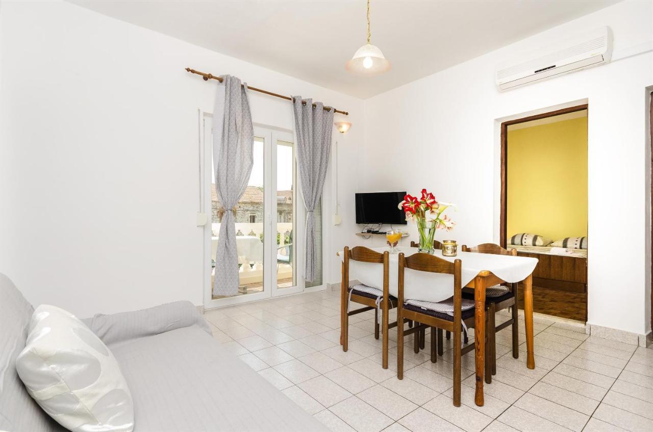Apartments And Room Lotus Tribalj Exterior foto